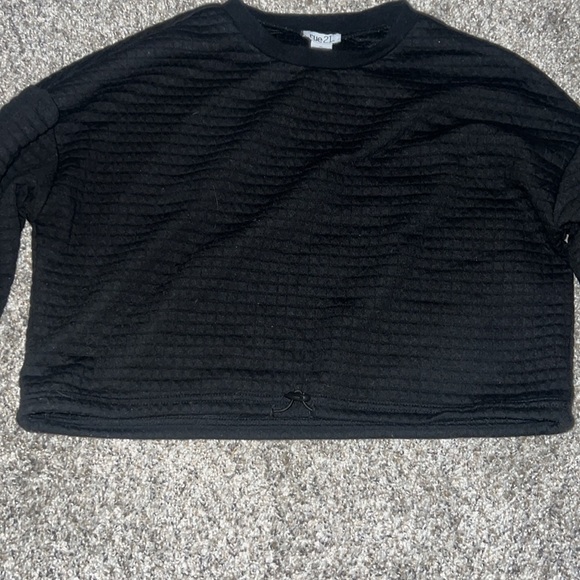 Cropped black crew neck - Picture 2 of 3